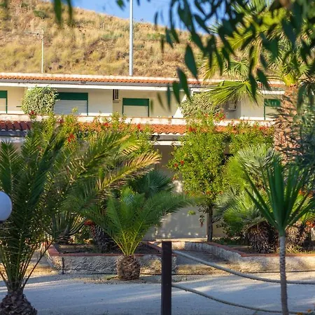 Ξενοδοχείο με διαμερίσματα Makauda 2*