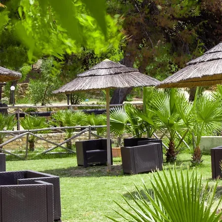 Ξενοδοχείο με διαμερίσματα Makauda 2*